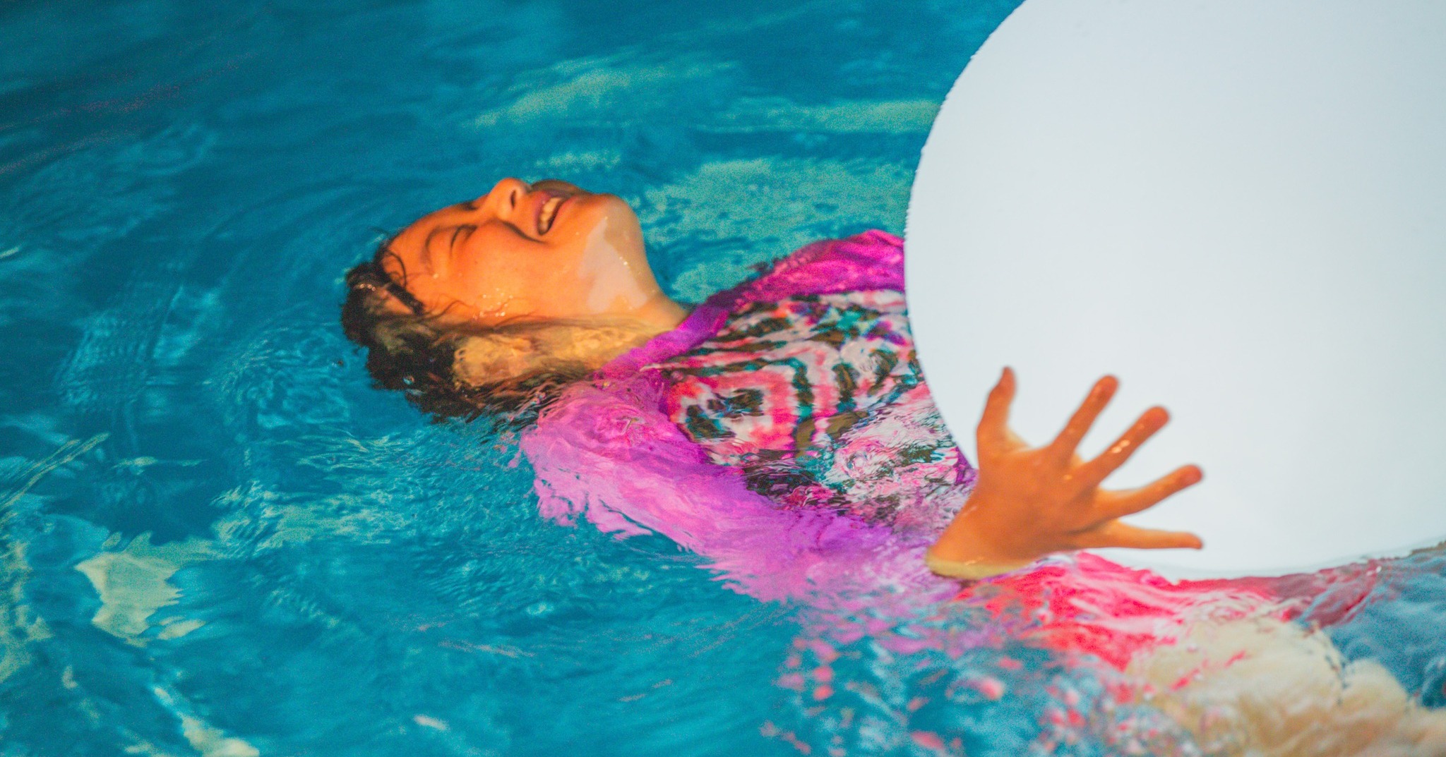 笑顔がこぼれるナイトプールタイム🌙✨
HIDEOUT OKINAWA URUMAの夜は、昼とはまた違う楽しさがいっぱい！
やわらかな光に包まれて、水の中ではしゃぐ子どもの姿がとってもキュート💖
まるで夢の中みたいな、特別なリゾートの夜を一緒に過ごしませんか？

#HideoutUruma #うるまでリラックス #沖縄トリップ #プールがあるホテル沖縄 #hideoutokinawa #hideoutokinawauruma #okinawa #uruma #resort #travel #family #resortstyle #beach #pool #loves_okinawa #チキンオーバーライス #石川東恩納 #chickenoverrice #沖縄

📸 楽しい瞬間をシェアして、タグ付けしてくれると嬉しいです！

STAY CASUAL｜KEEP CULTURAL
Make the Most of Your Time with US

HIDEOUT OKINAWA URUMA
1710-1 Ishikawa Higashionna Uruma
Tel｜098-963-0600

詳しくはプロフィールリンクから