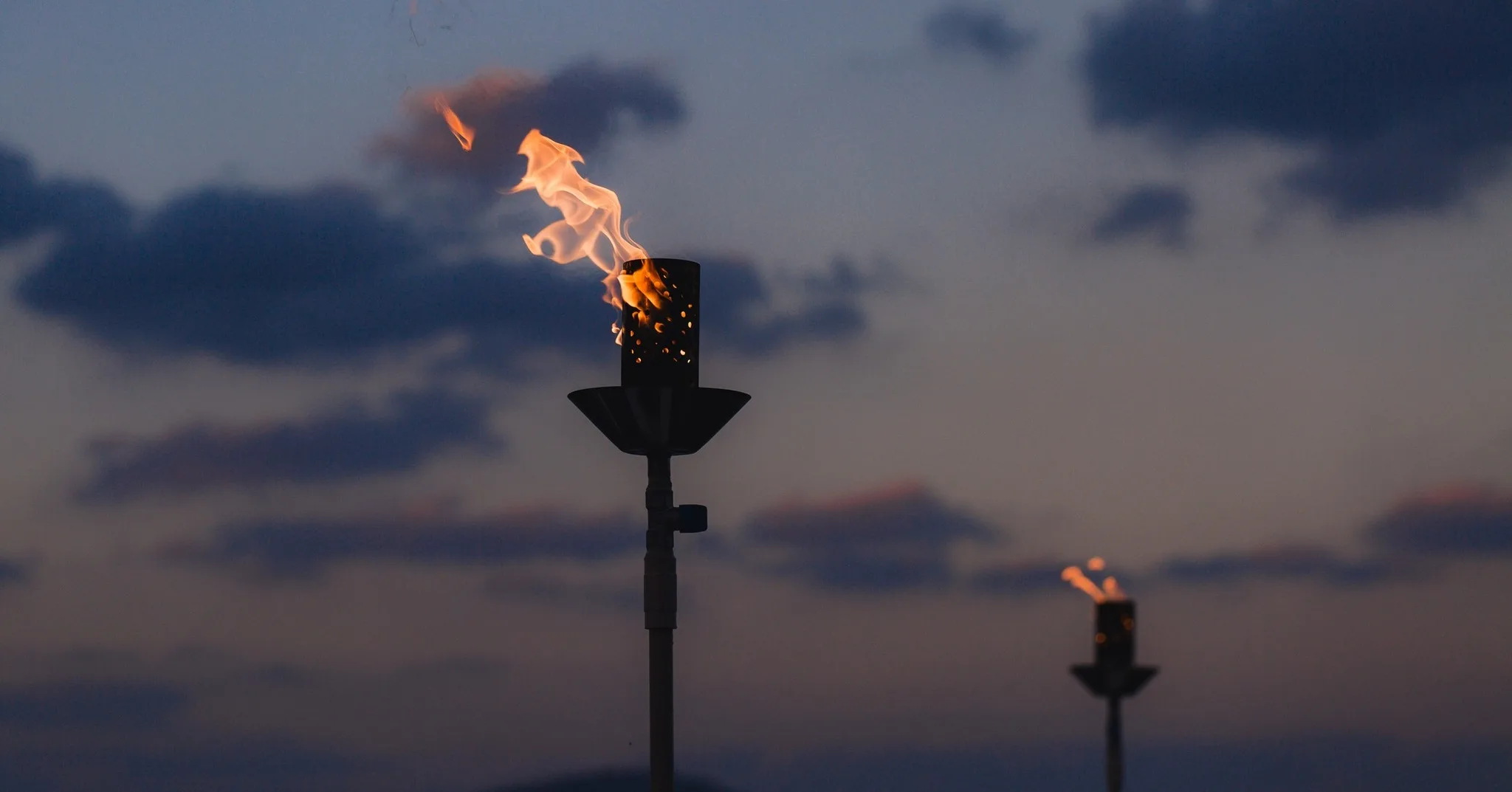 トワイライトに揺れるトーチの炎🔥✨
空が群青に染まる頃、リゾートの夜はさらに幻想的な雰囲気に包まれます。
心地よい潮風とやわらかな灯りに癒されながら、沖縄の夜をゆったりと過ごしませんか?🌙
ここHIDEOUT OKINAWA URUMAなら、昼とは違うロマンチックな時間を体験できます。
#HideoutUruma #うるまでリラックス #沖縄トリップ #石川東恩納 #プールがあるホテル沖縄 #沖縄 #うるま市
#hideoutokinawa #hideoutokinawauruma #okinawa #uruma #resort #travel #family
#resortstyle #beach #pool #loves_okinawa #リゾートの夜 #沖縄サンセット
📸 楽しい瞬間をシェアして、タグ付けしてくれると嬉しいです!
STAY CASUAL|KEEP CULTURAL
Make the Most of Your Time with US
HIDEOUT OKINAWA URUMA
1710-1 Ishikawa Higashionna Uruma
Tel|098-963-0600
詳しくはプロフィールリンクから