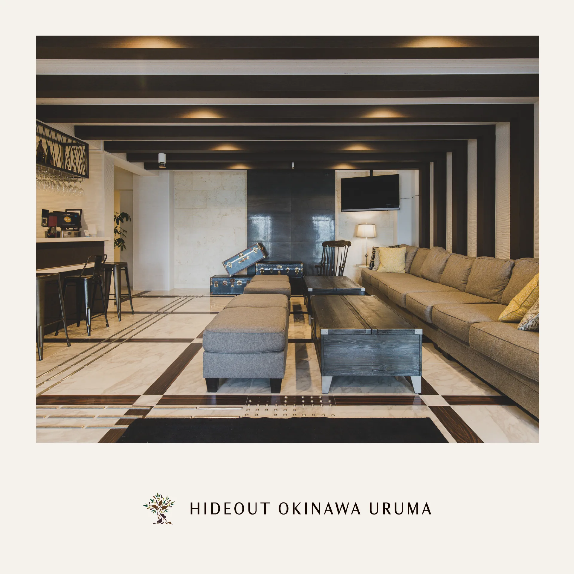 木の温もりとモダンなデザインが融合したラウンジスペースで、心地よいひとときを過ごしませんか？🌿
HIDEOUT OKINAWA URUMAのラウンジは、旅の始まりにも、終わりにも、ホッとひと息つける癒しの空間です。

広々としたソファと落ち着いた照明が、まるで自宅のようなリラックス感を演出。チェックイン前後の待ち時間や、夜の語らいにもぴったりです。
旅のプランを立てたり、チキンオーバーライスをテイクアウトしてのんびり味わうのもおすすめですよ🍴✨

📸 楽しい瞬間をシェアして、タグ付けしてくれると嬉しいです！

STAY CASUAL｜KEEP CULTURAL
Make the Most of Your Time with US

HIDEOUT OKINAWA URUMA
1710-1 Ishikawa Higashionna Uruma
Tel｜098-963-0600

詳しくはプロフィールリンクから

#HideoutUruma #うるまでリラックス #沖縄トリップ #チキンオーバーライス #石川東恩納 #プールがあるホテル沖縄 #沖縄 #うるま市 #hideoutokinawa #hideoutokinawauruma #chickenoverrice #okinawa #uruma #resort #travel #family #resortstyle #beach #pool #loves_okinawa
