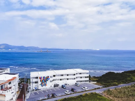 Hideout Okinawa Uruma,交通,アクセス