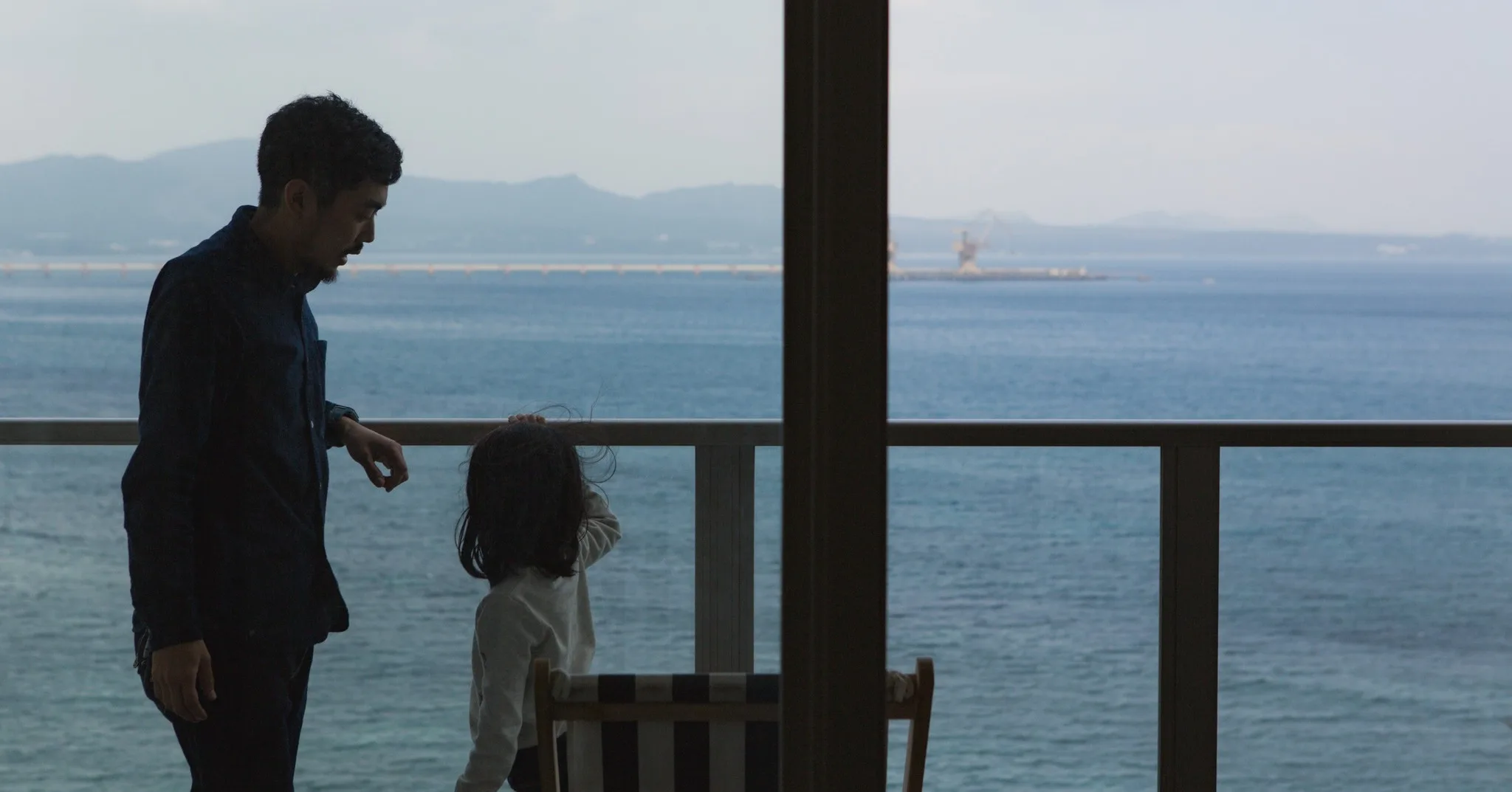 バルコニーで海を眺める、静かで心温まるひととき🌊✨
目の前に広がる青い海と島々の景色が、家族の時間をより特別なものにしてくれます。
ここ「ハイドアウト オキナワ ウルマ」では、そんな何気ない時間こそが最高の思い出に。

📍石川東恩納のプライベートな空間で、ゆったりとしたリゾートステイを楽しもう🏝️

#HideoutUruma #うるまでリラックス #沖縄トリップ #チキンオーバーライス #石川東恩納
#プールがあるホテル沖縄 #沖縄 #うるま市 #hideoutokinawa #hideoutokinawauruma
#chickenoverrice #okinawa #uruma #resort #travel #family #resortstyle #beach #pool #loves_okinawa

📸 楽しい瞬間をシェアして、タグ付けしてくれると嬉しいです！

STAY CASUAL｜KEEP CULTURAL
Make the Most of Your Time with US

HIDEOUT OKINAWA URUMA
1710-1 Ishikawa Higashionna Uruma
Tel｜098-963-0600

詳しくはプロフィールリンクから